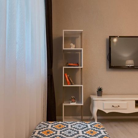 Hotspot Apartments - City Center Pristina Esterno foto