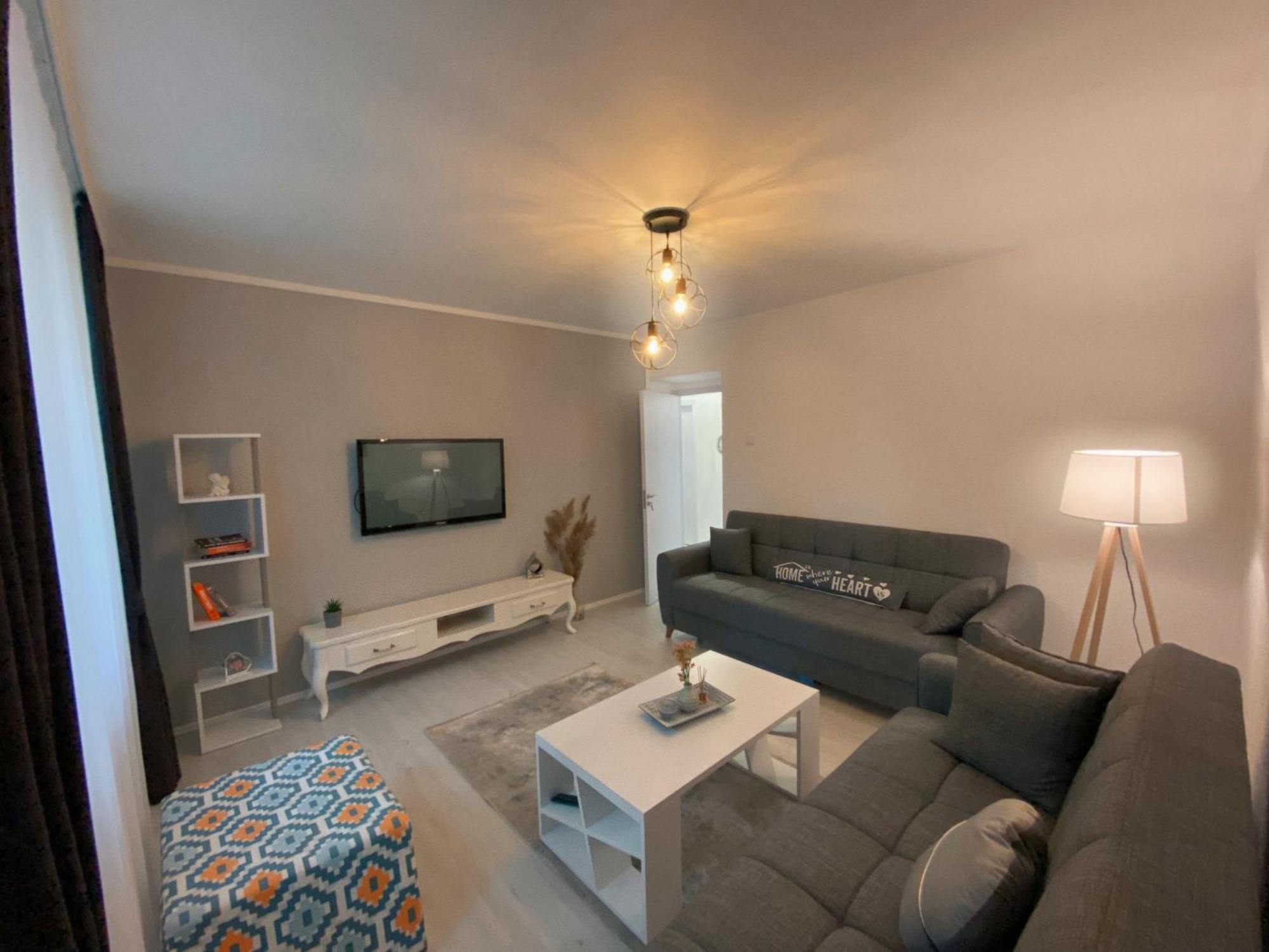 Hotspot Apartments - City Center Pristina Esterno foto